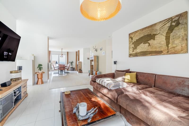 Representative and unique villa in top residential location with attractive lake view and separate apartment (9)