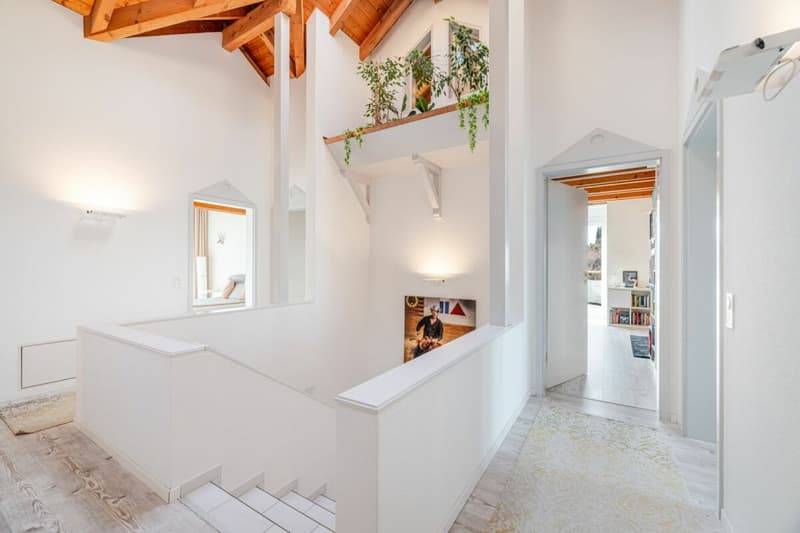 Representative and unique villa in top residential location with attractive lake view and separate apartment (29)