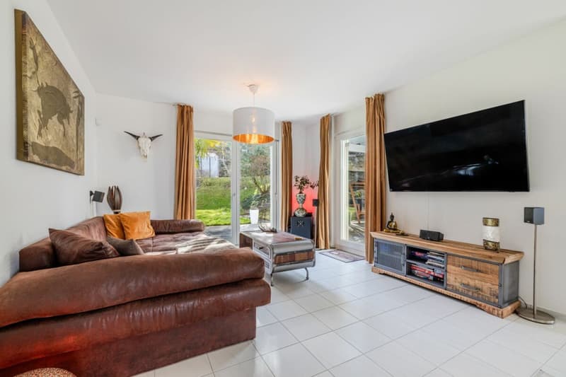 Representative and unique villa in top residential location with attractive lake view and separate apartment (10)