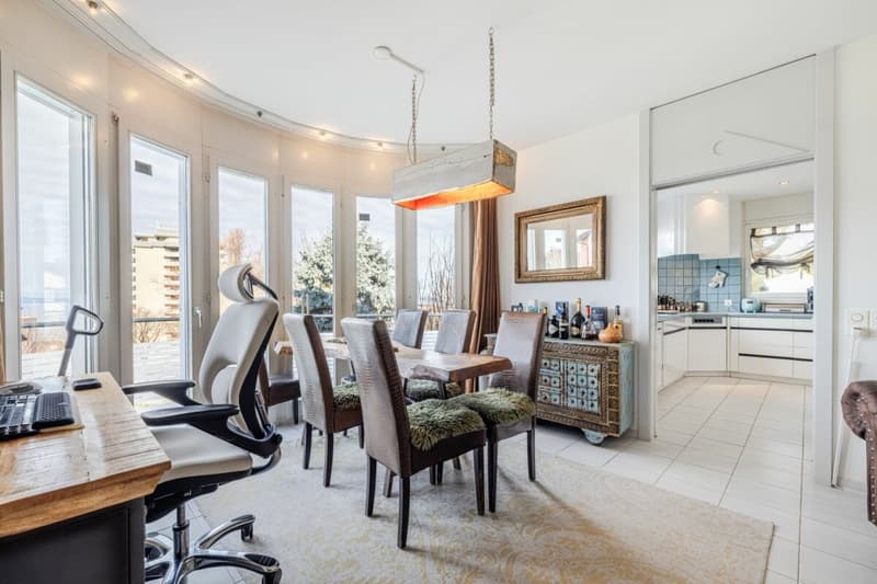 Representative and unique villa in top residential location with attractive lake view and separate apartment (19)