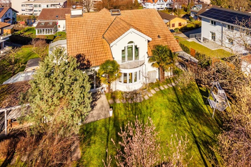 Representative and unique villa in top residential location with attractive lake view and separate apartment (62)