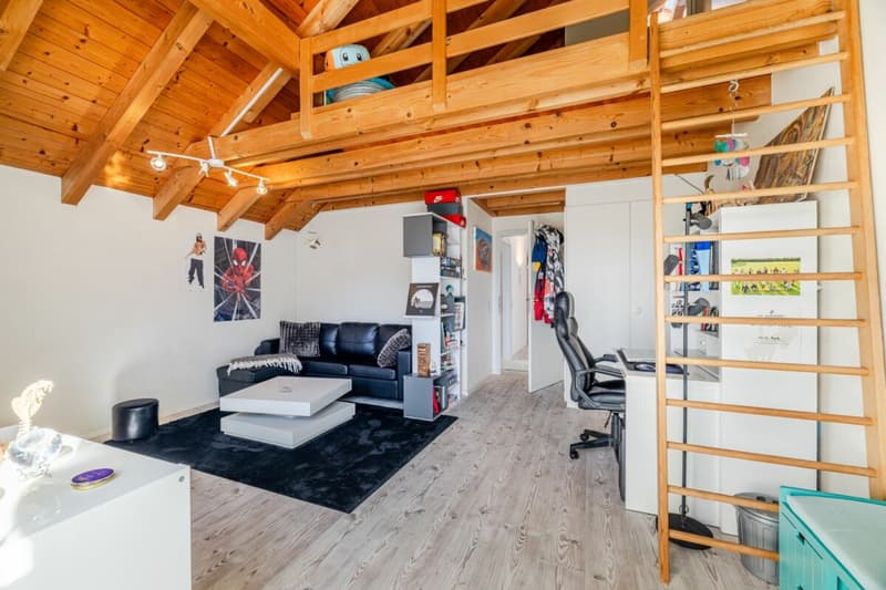 Representative and unique villa in top residential location with attractive lake view and separate apartment (42)