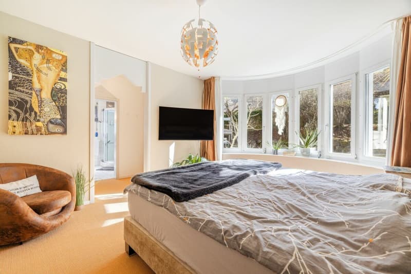 Representative and unique villa in top residential location with attractive lake view and separate apartment (24)