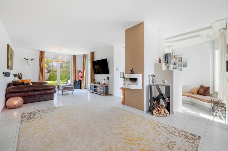 Representative and unique villa in top residential location with attractive lake view and separate apartment (6)