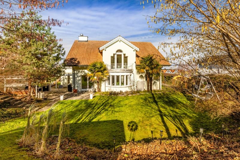 Representative and unique villa in top residential location with attractive lake view and separate apartment (57)
