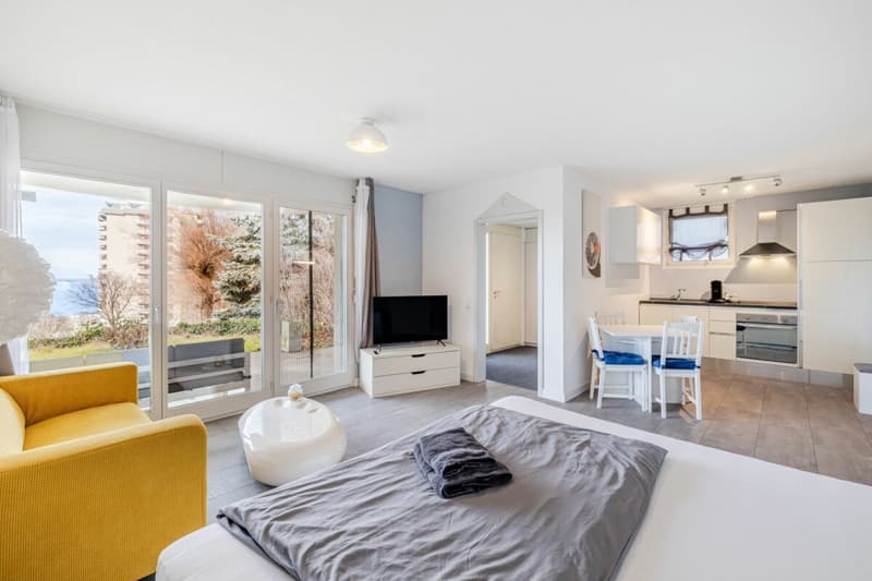 Representative and unique villa in top residential location with attractive lake view and separate apartment (47)