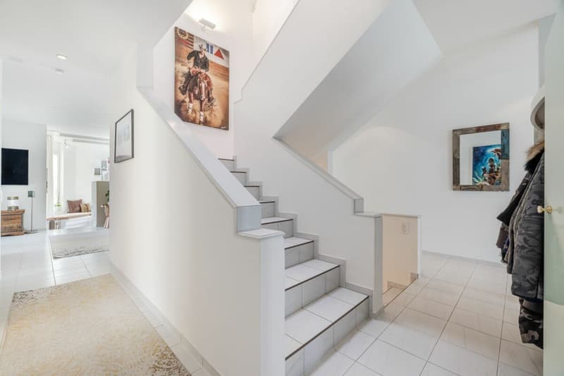 Representative and unique villa in top residential location with attractive lake view and separate apartment (5)