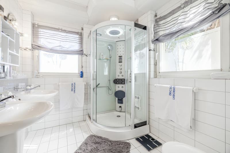 Repräsentative und einmalige Villa an Top-Wohnlage mit attraktiver Seesicht und Einliegerwohnung (27)