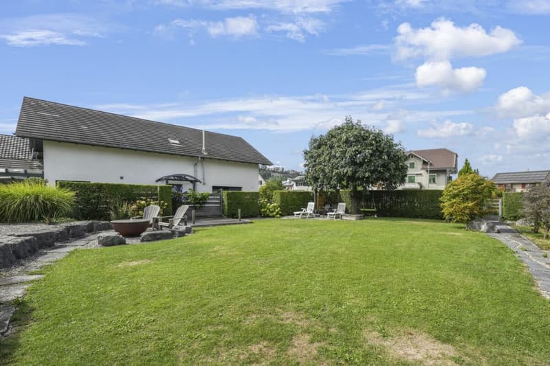 Familienfreundliches, zentral- und ruhig gelegenes Reiheneckhaus mit viel Platz und Baulandreserve (2)
