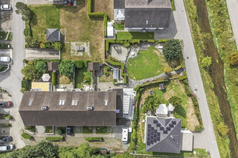 Familienfreundliches, zentral- und ruhig gelegenes Reiheneckhaus mit viel Platz und Baulandreserve (56)