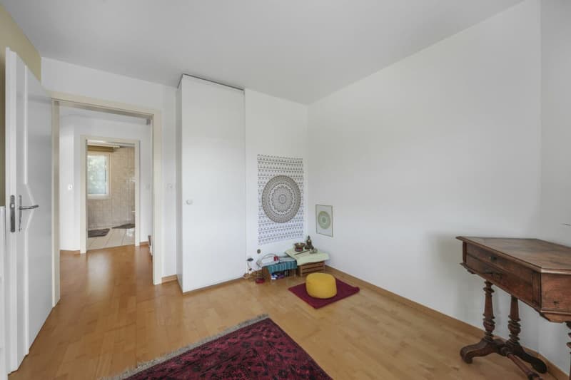 Familienfreundliches, zentral- und ruhig gelegenes Reiheneckhaus mit viel Platz und Baulandreserve (40)
