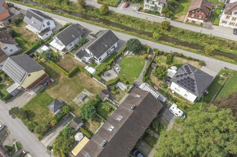 Familienfreundliches, zentral- und ruhig gelegenes Reiheneckhaus mit viel Platz und Baulandreserve (62)