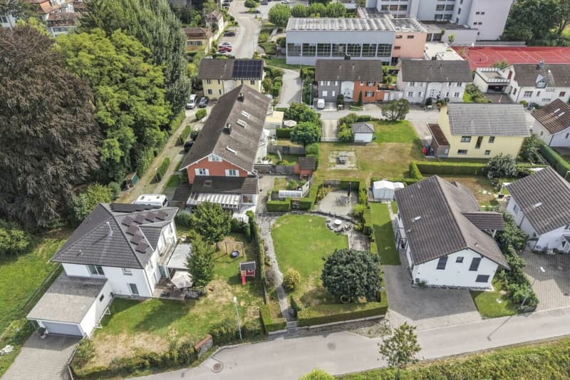 Familienfreundliches, zentral- und ruhig gelegenes Reiheneckhaus mit viel Platz und Baulandreserve (65)