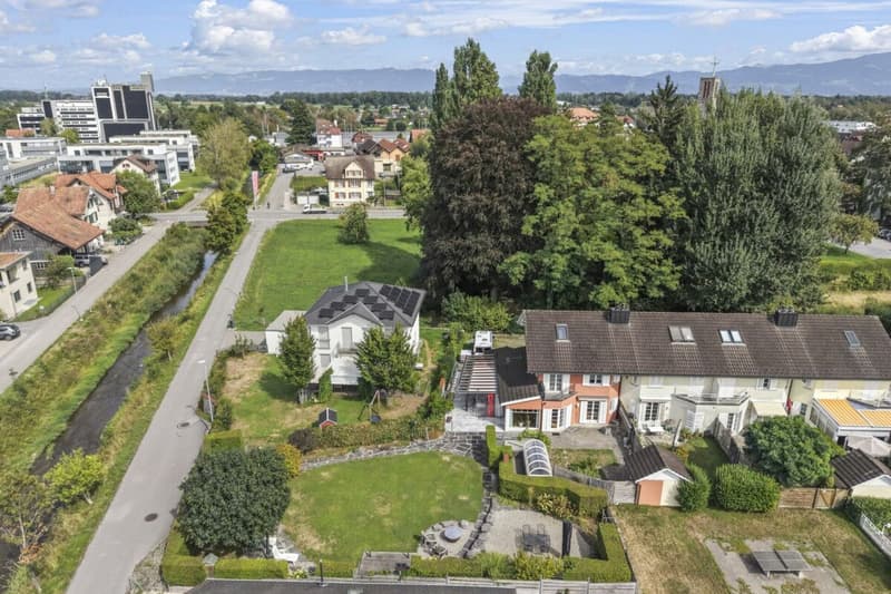 Familienfreundliches, zentral- und ruhig gelegenes Reiheneckhaus mit viel Platz und Baulandreserve (66)