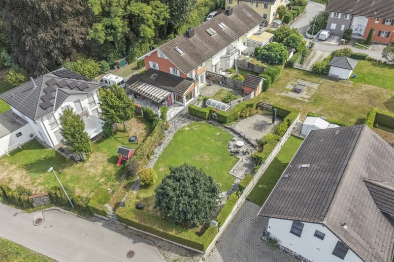 Familienfreundliches, zentral- und ruhig gelegenes Reiheneckhaus mit viel Platz und Baulandreserve (63)