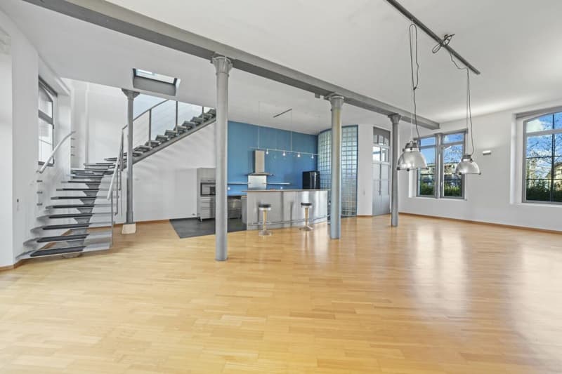 Einzigartiges, historisches Loft-Haus mit Seesicht und viel Raum zum Wohnen und Arbeiten (2)