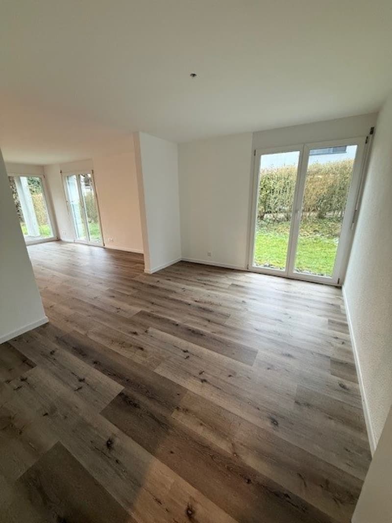 Modern 5.5-room apartment with garden seating in Lenggis (5)