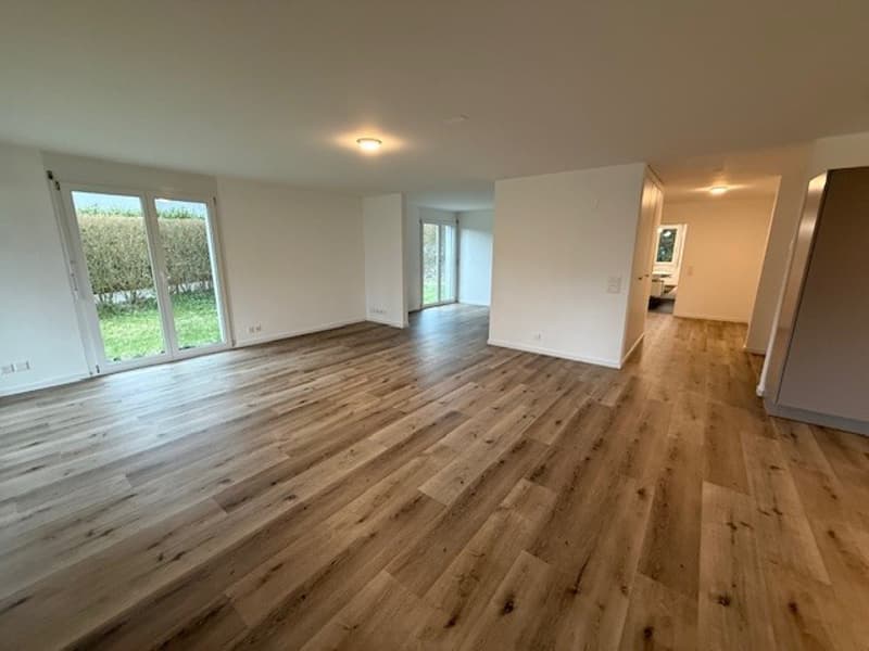 Modern 5.5-room apartment with garden seating in Lenggis (4)