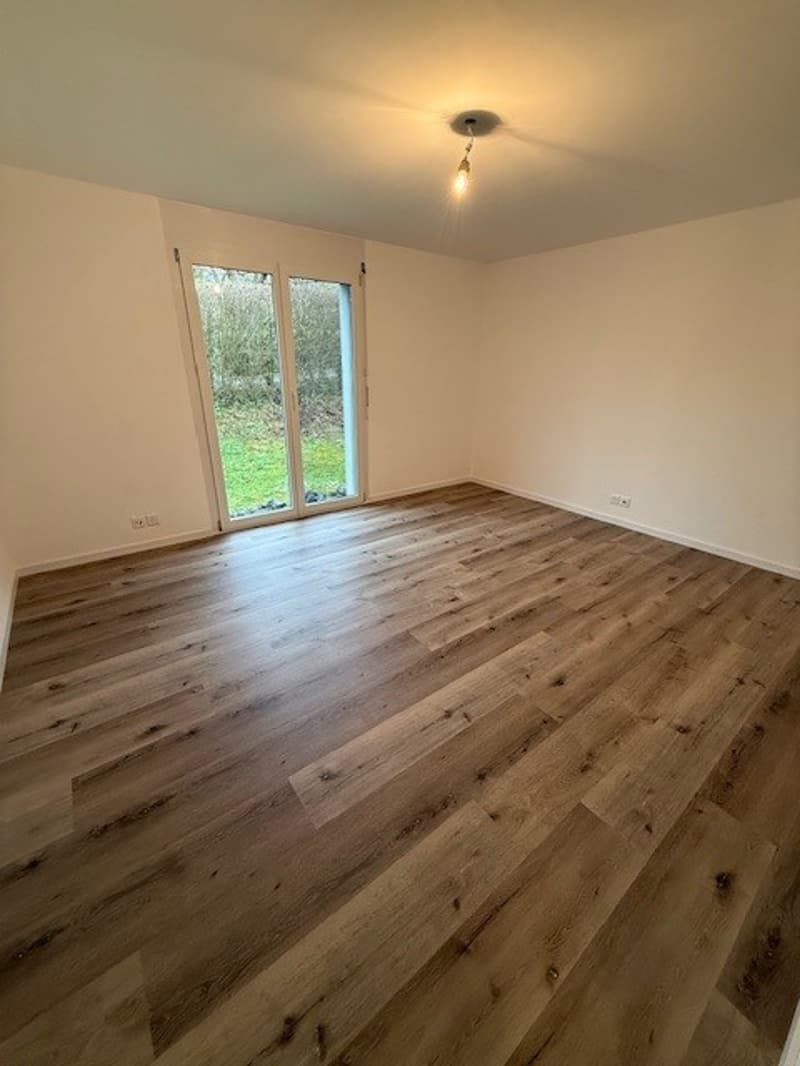 Modern 5.5-room apartment with garden seating in Lenggis (8)