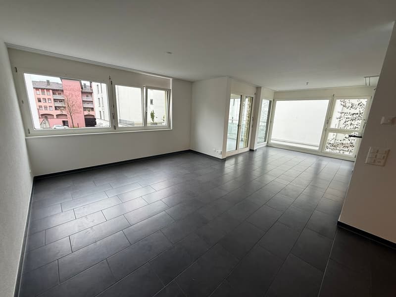 Grosszügige und moderne 4 1/2-Zimmerwohnung mit verglastem Balkon im Zentrum von Jona (6)