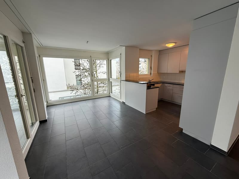 Grosszügige und moderne 4 1/2-Zimmerwohnung mit verglastem Balkon im Zentrum von Jona (4)