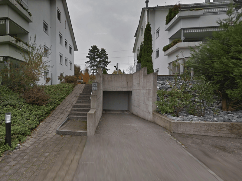 Zugang Einstellhalle