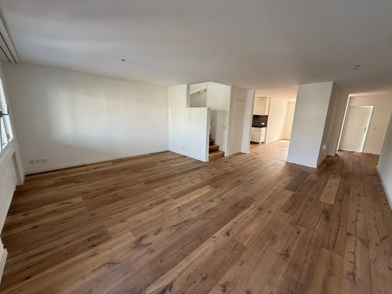 Urbanes Wohnen auf zwei Etagen: Stilvolle 4.5-Zimmer-Maisonette mit Terrasse & Balkon (4)