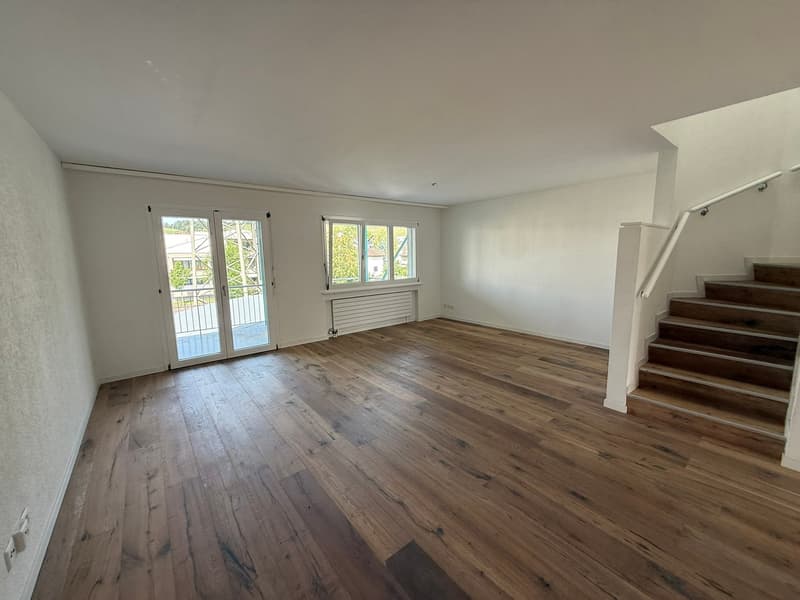 Urbanes Wohnen auf zwei Etagen: Stilvolle 4.5-Zimmer-Maisonette mit Terrasse & Balkon (3)