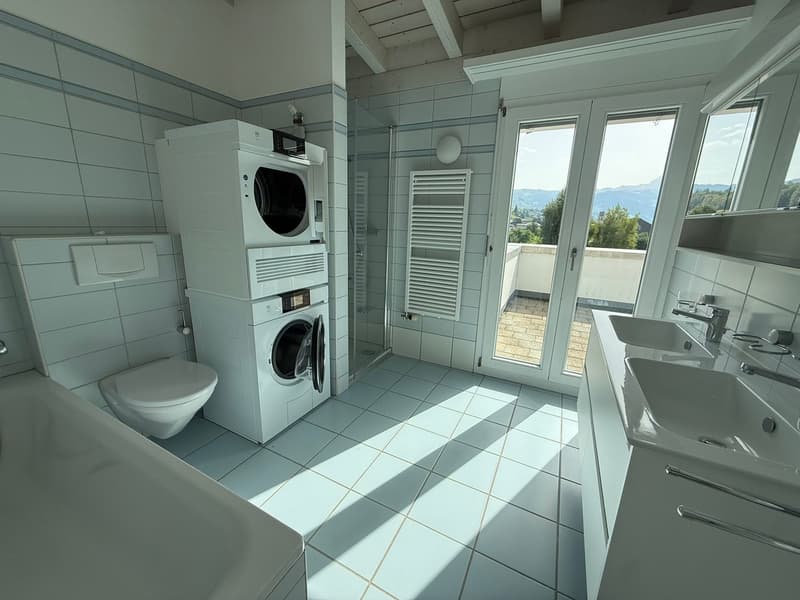 Urbanes Wohnen auf zwei Etagen: Stilvolle 4.5-Zimmer-Maisonette mit Terrasse & Balkon (6)