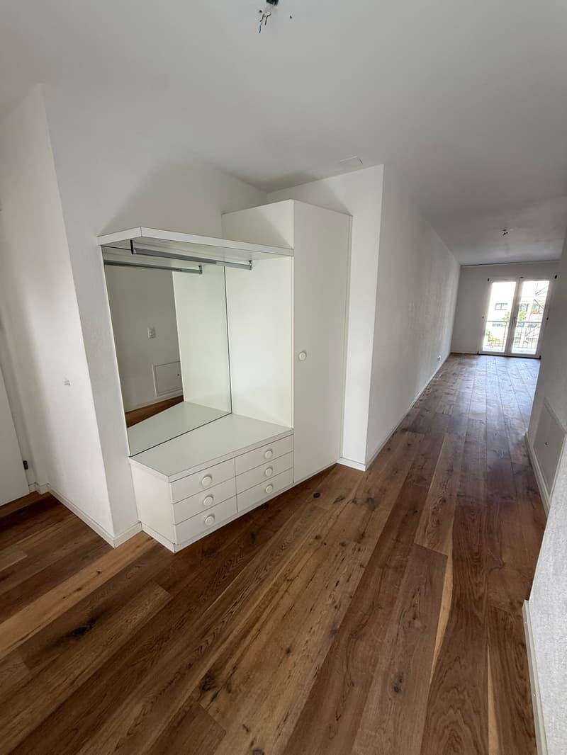 Urbanes Wohnen auf zwei Etagen: Stilvolle 4.5-Zimmer-Maisonette mit Terrasse & Balkon (5)