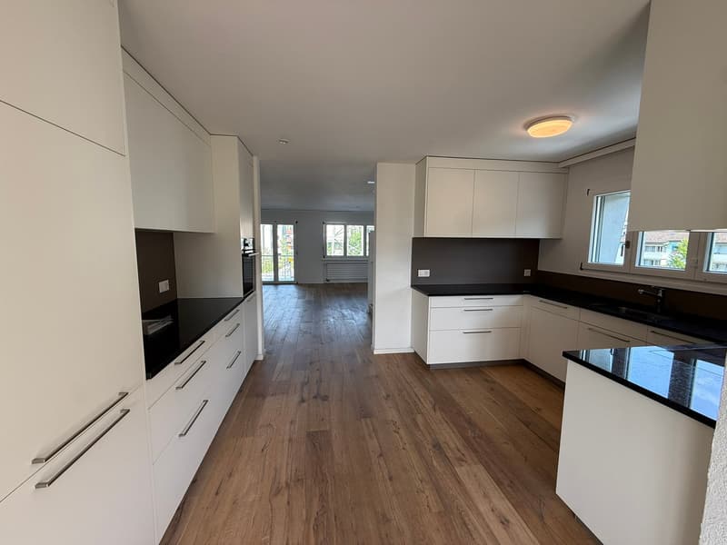 Urbanes Wohnen auf zwei Etagen: Stilvolle 4.5-Zimmer-Maisonette mit Terrasse & Balkon (1)