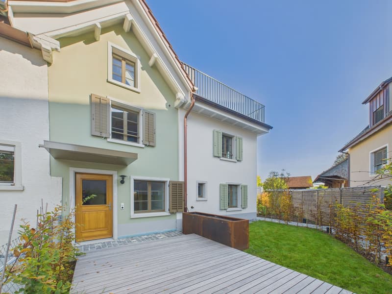 Charme und Moderne - Totalsaniertes Flarzhaus mit lauschigem Sitzplatz im Herzen von Dürnten (8)