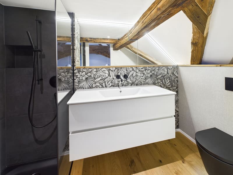 Charme und Moderne - Totalsaniertes Flarzhaus mit lauschigem Sitzplatz im Herzen von Dürnten (6)