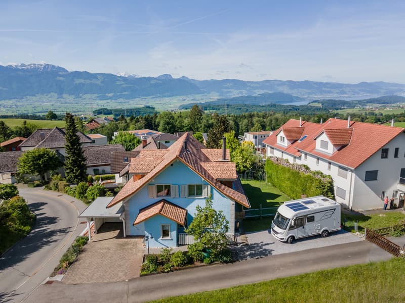 Stilvolles Einfamilienhaus mit Wintergarten und schöner Weitsicht in Gebertingen (1)