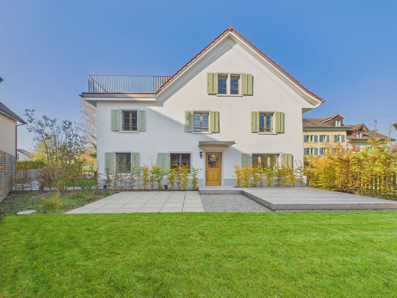 Charme und Moderne - Totalsaniertes Flarzhaus mit idyllischem Garten und Dachterrasse im Herzen von Dürnten (1)