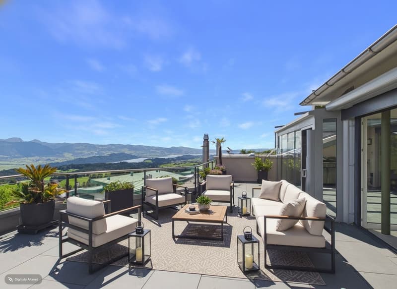Exklusive Terrassenwohnung an wunderschöner Lage mit freier Sicht auf die Berge, die Linthebene und den Zürichsee (1)