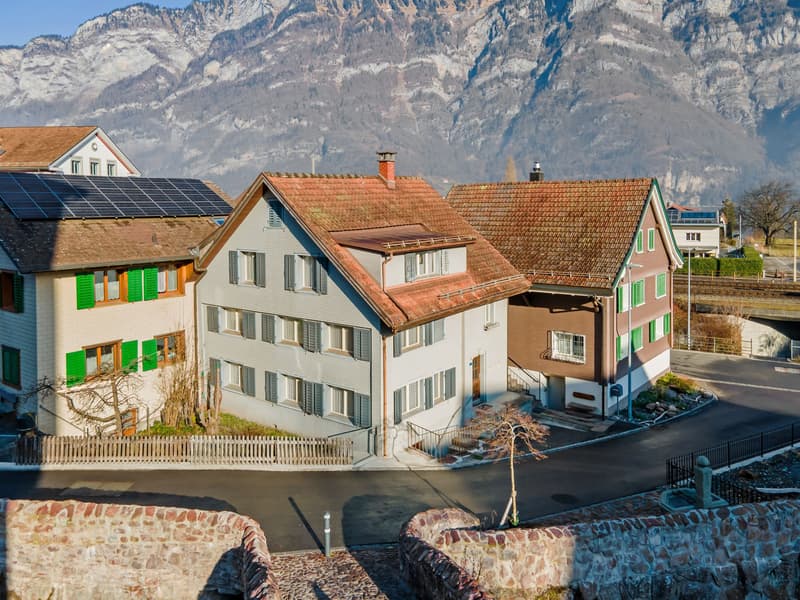 Einfamilienhaus mit viel Potenzial in Seenähe, umgeben von traumhafter Bergwelt (1)