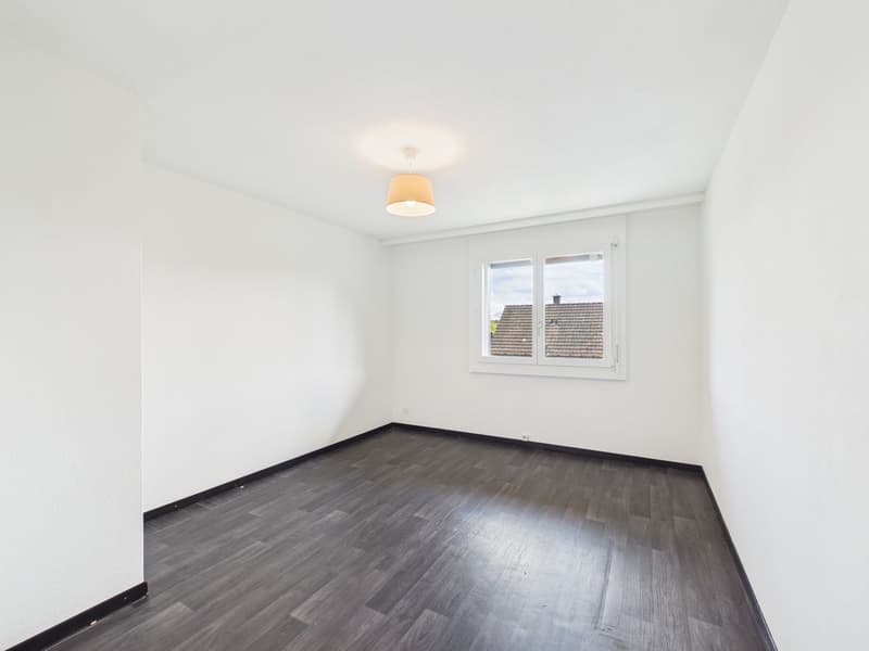 Charmantes 5.5-Zimmer-Doppeleinfamilienhaus mit Weitsicht & Gartenparadies am Ende einer Sackgasse (7)