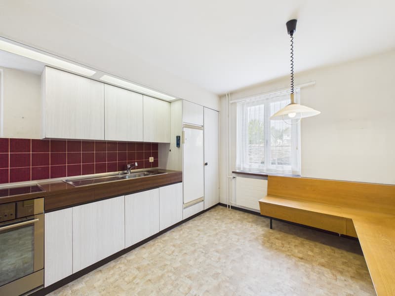 Charmantes Doppeleinfamilienhaus mit Garten | Zentrumsnah und voller Potenzial (3)
