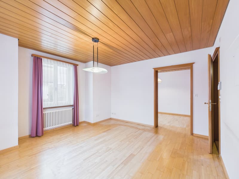 Charmantes Doppeleinfamilienhaus mit Garten | Zentrumsnah und voller Potenzial (5)