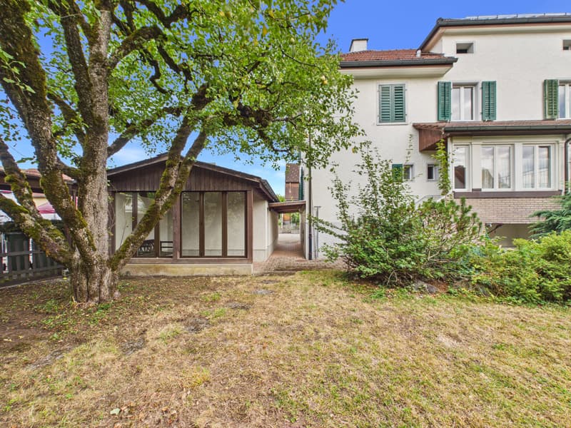 Charmantes Doppeleinfamilienhaus mit Garten | Zentrumsnah und voller Potenzial (10)