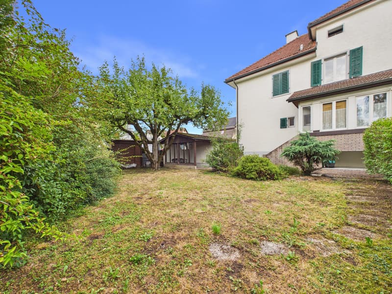 Charmantes Doppeleinfamilienhaus mit Garten | Zentrumsnah und voller Potenzial (11)
