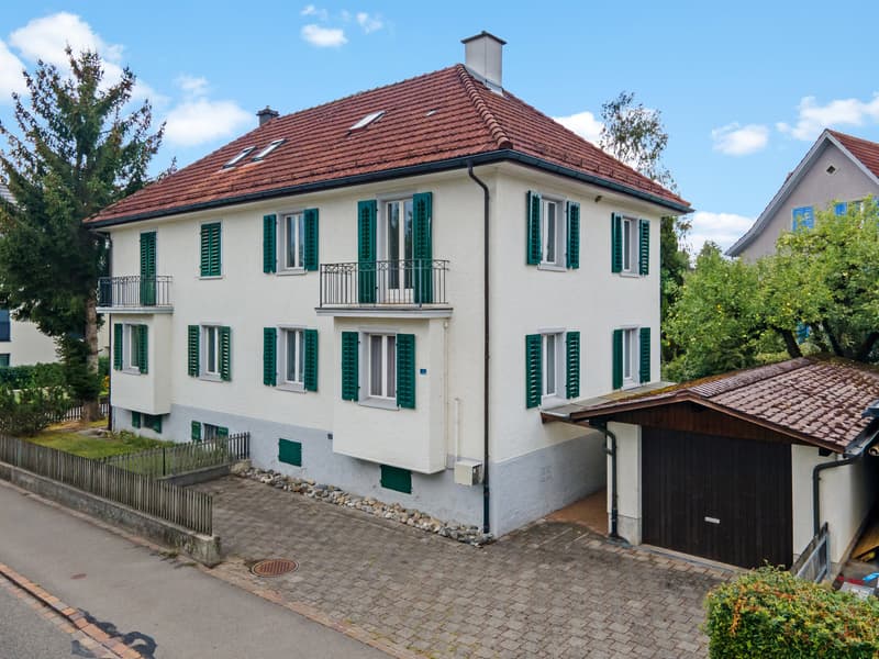 Charmantes Doppeleinfamilienhaus mit Garten | Zentrumsnah und voller Potenzial (2)