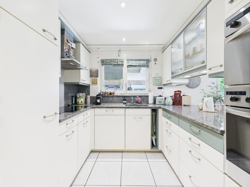 Spacious semi-detached house in a quiet residential area with top connection to a central location (8)