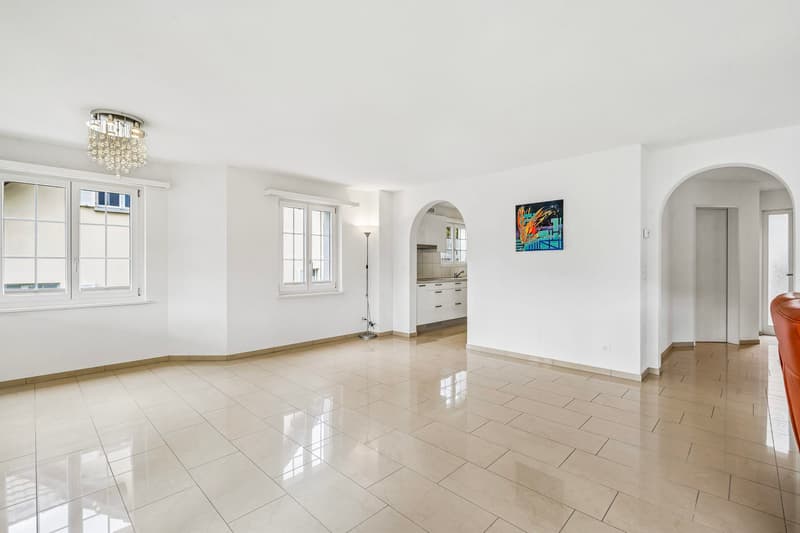 Casa unifamiliare in stile casa di campagna con giardino idillico e bella vista (4)