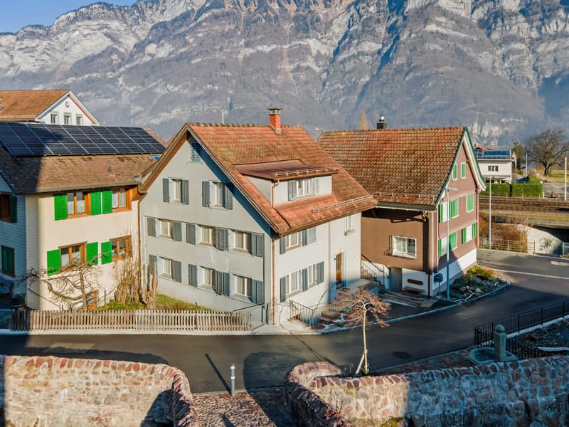 Single-family house with great potential near the lake, surrounded by a dreamy mountain world (1)