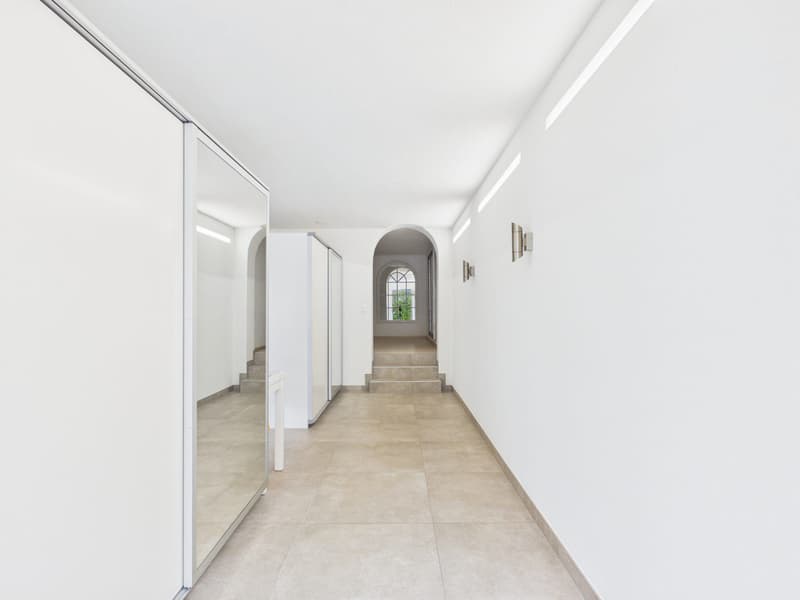 Charmantes 5.5-Zimmer-Doppeleinfamilienhaus mit Weitsicht & Gartenparadies am Ende einer Sackgasse (8)