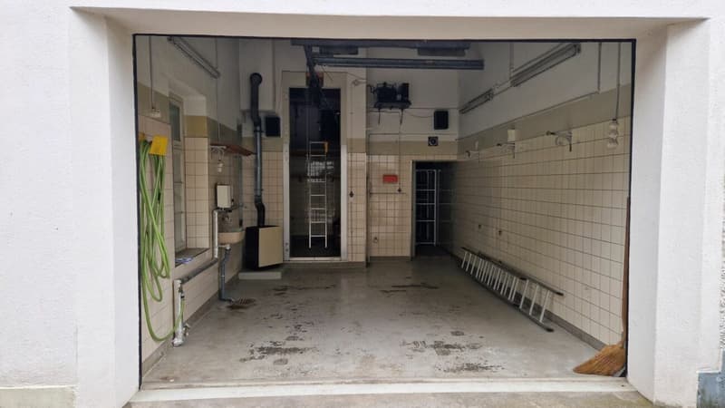 Spazio commerciale e di stoccaggio attraente nel centro del villaggio (1)