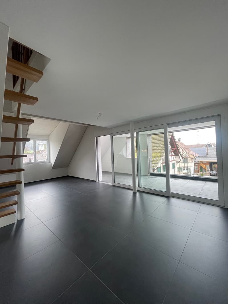Wohnzimmer mit Balkon (westseitig, Abendsonne)