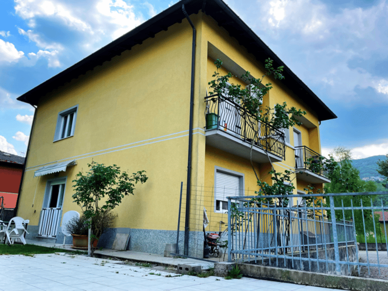 House with 2 apartments at 108 m2, (2)